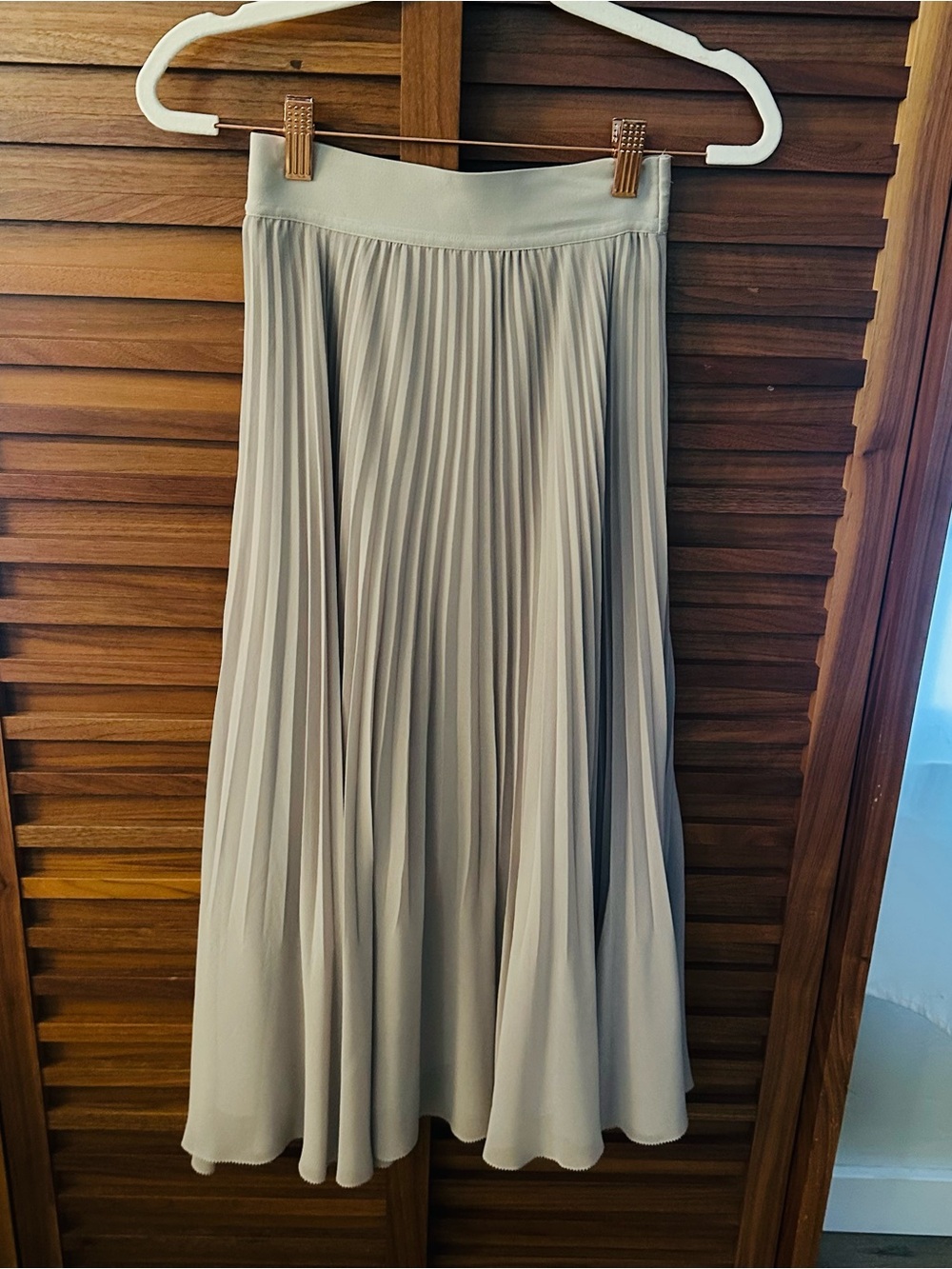 Aritzia Pleated Midi Skirt in Light Gray
